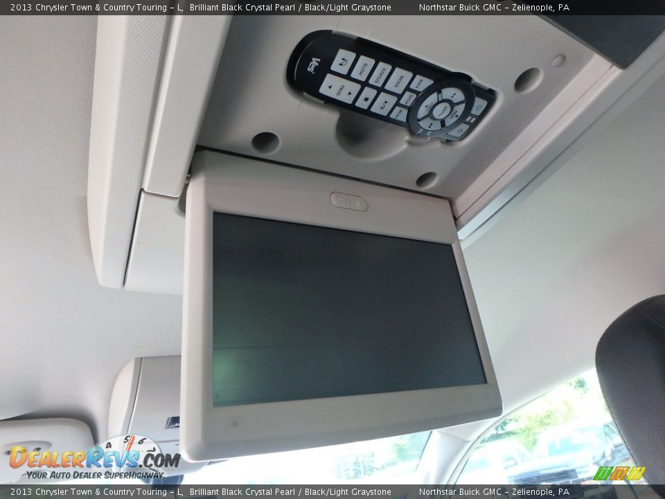 2013 Chrysler Town & Country Touring - L Brilliant Black Crystal Pearl / Black/Light Graystone Photo #20
