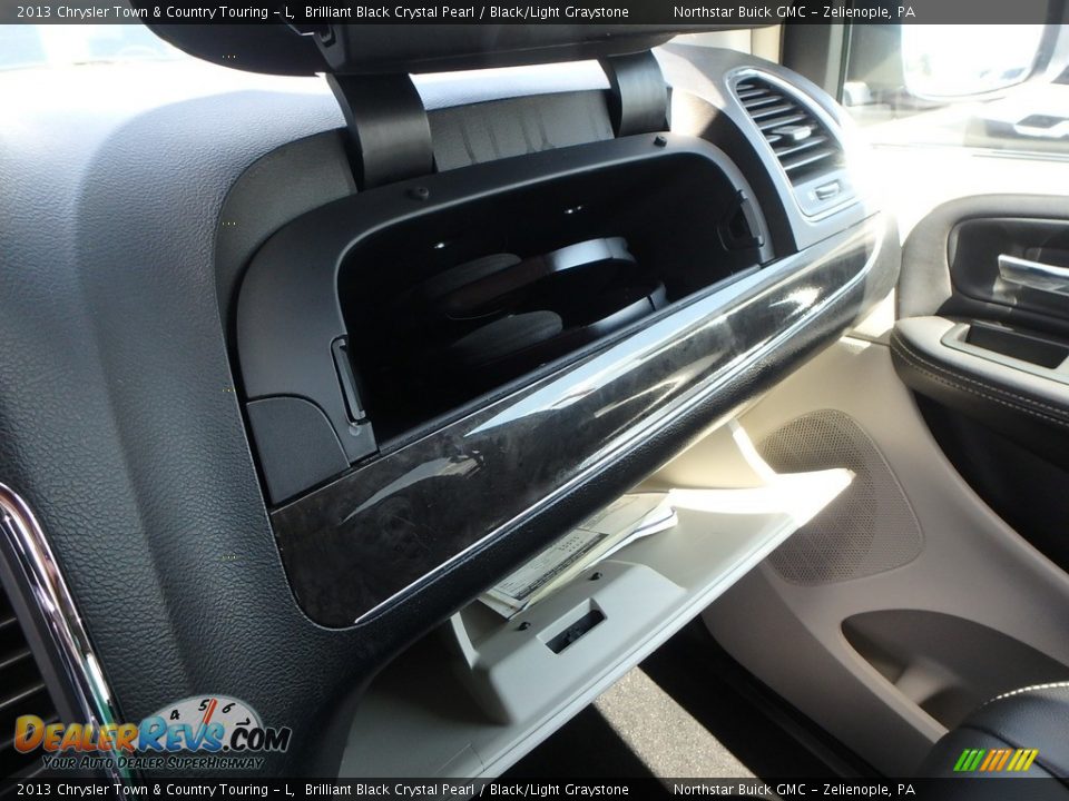 2013 Chrysler Town & Country Touring - L Brilliant Black Crystal Pearl / Black/Light Graystone Photo #29