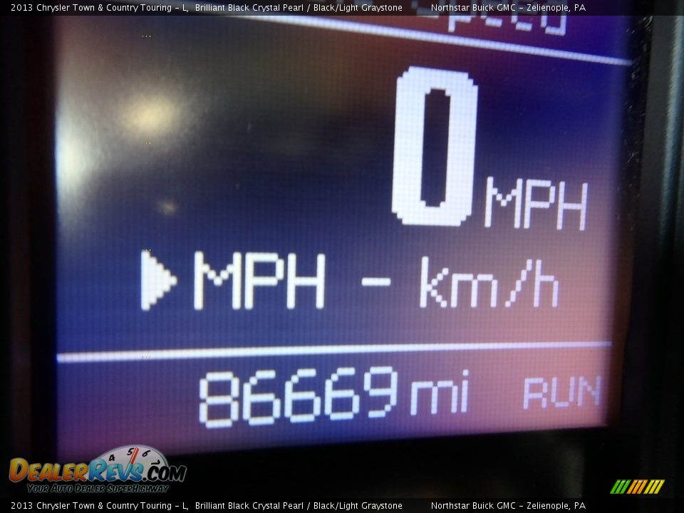 2013 Chrysler Town & Country Touring - L Brilliant Black Crystal Pearl / Black/Light Graystone Photo #30