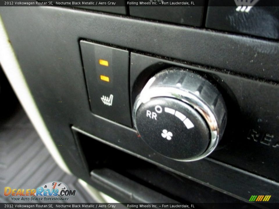 2012 Volkswagen Routan SE Nocturne Black Metallic / Aero Gray Photo #2