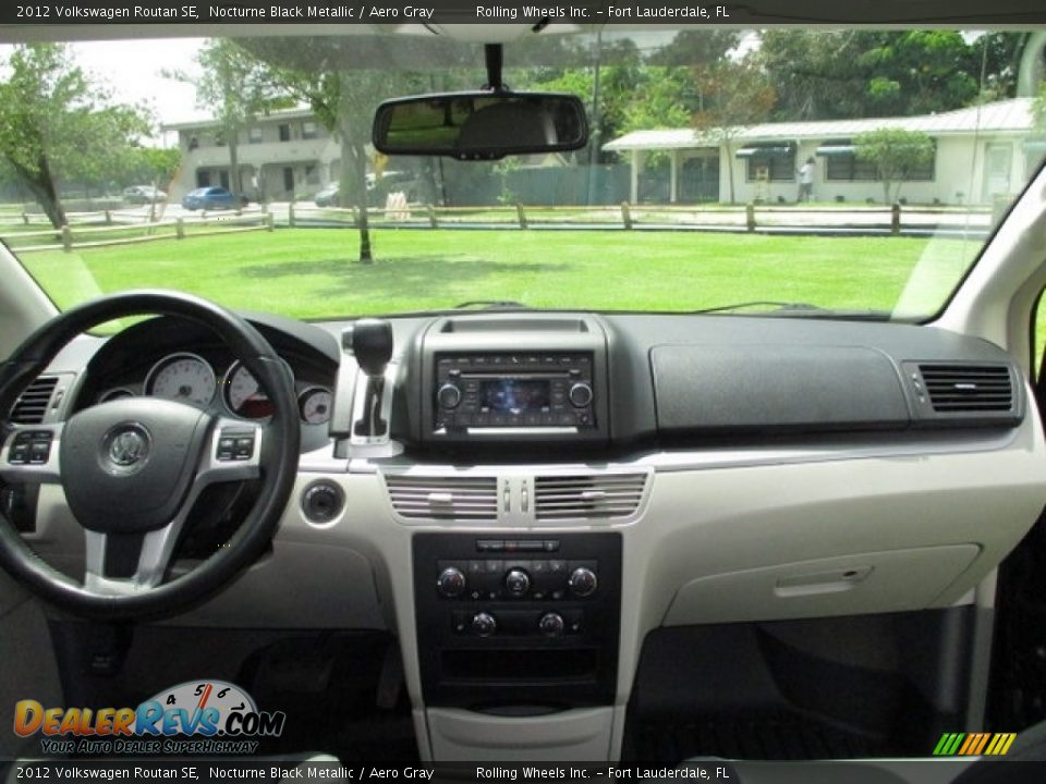 2012 Volkswagen Routan SE Nocturne Black Metallic / Aero Gray Photo #4