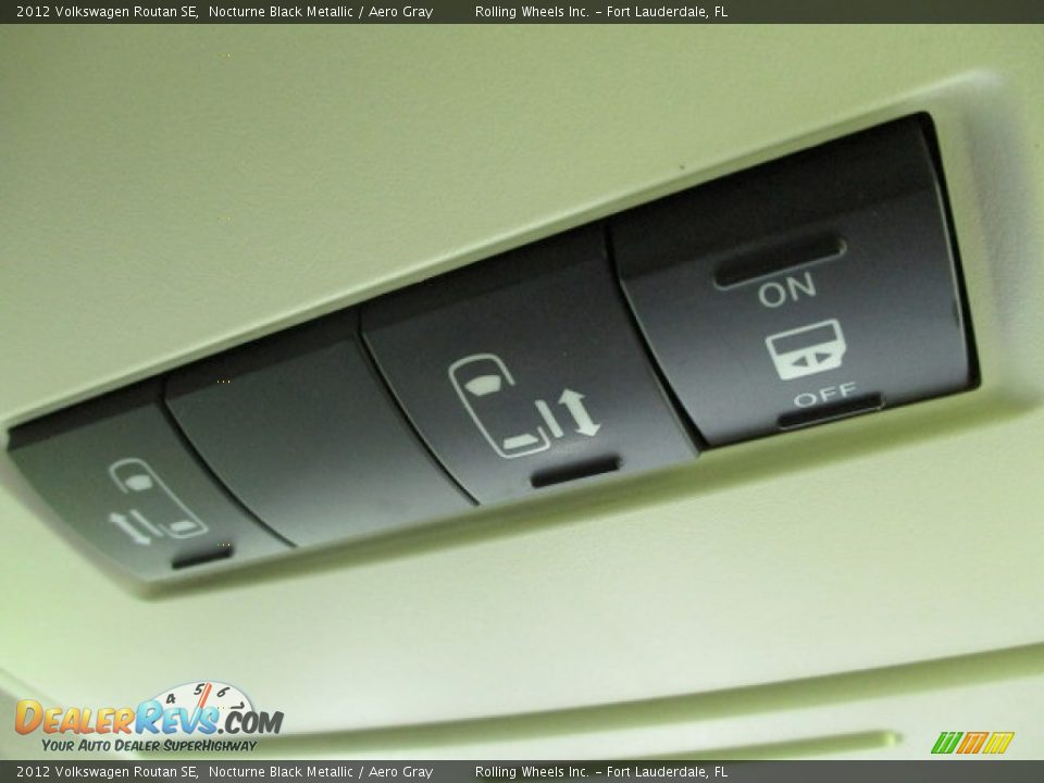 2012 Volkswagen Routan SE Nocturne Black Metallic / Aero Gray Photo #6