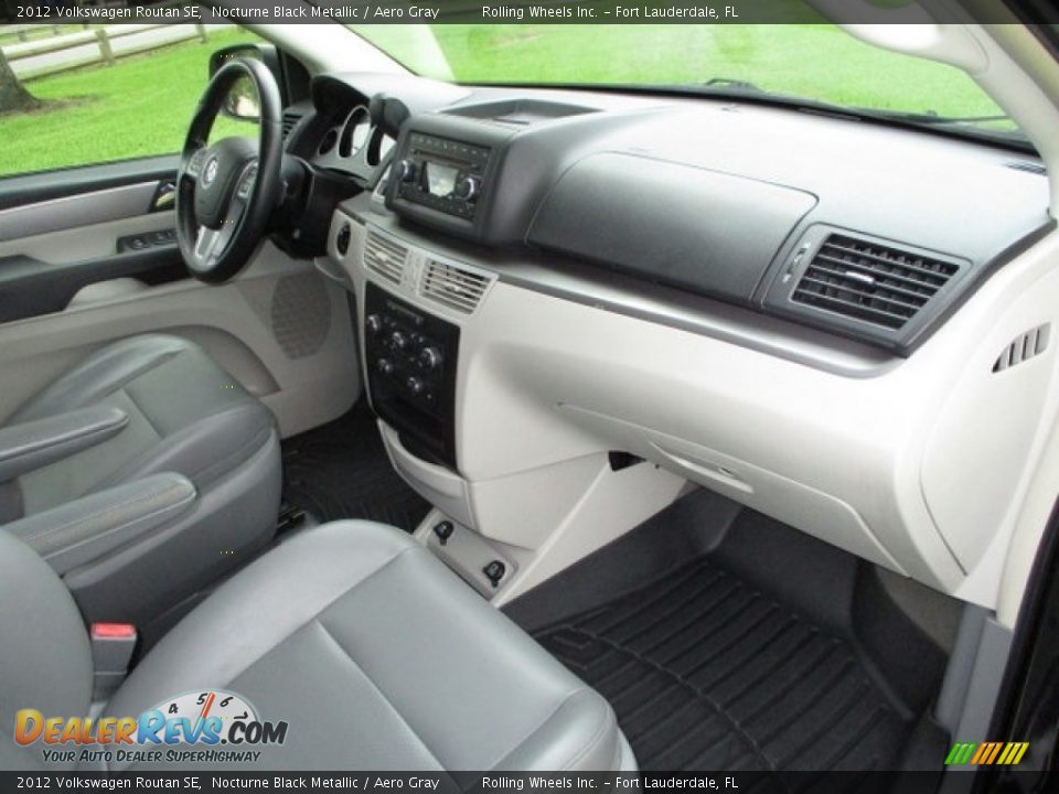 2012 Volkswagen Routan SE Nocturne Black Metallic / Aero Gray Photo #8