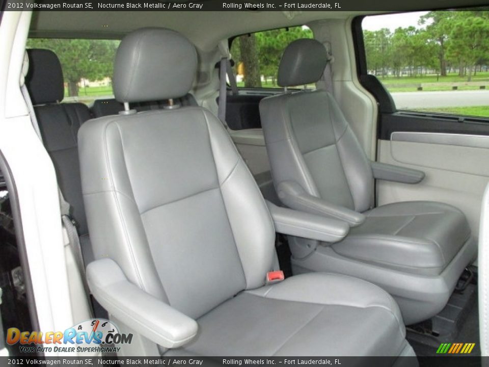 2012 Volkswagen Routan SE Nocturne Black Metallic / Aero Gray Photo #12