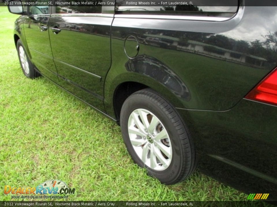 2012 Volkswagen Routan SE Nocturne Black Metallic / Aero Gray Photo #17