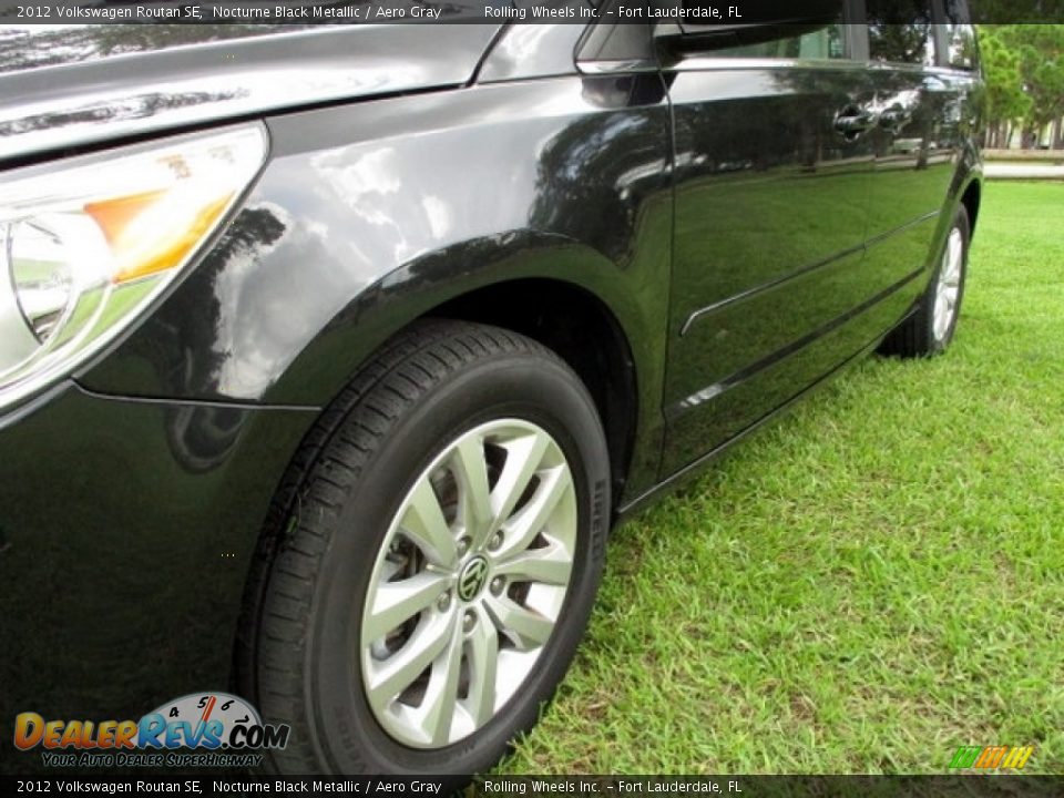 2012 Volkswagen Routan SE Nocturne Black Metallic / Aero Gray Photo #19