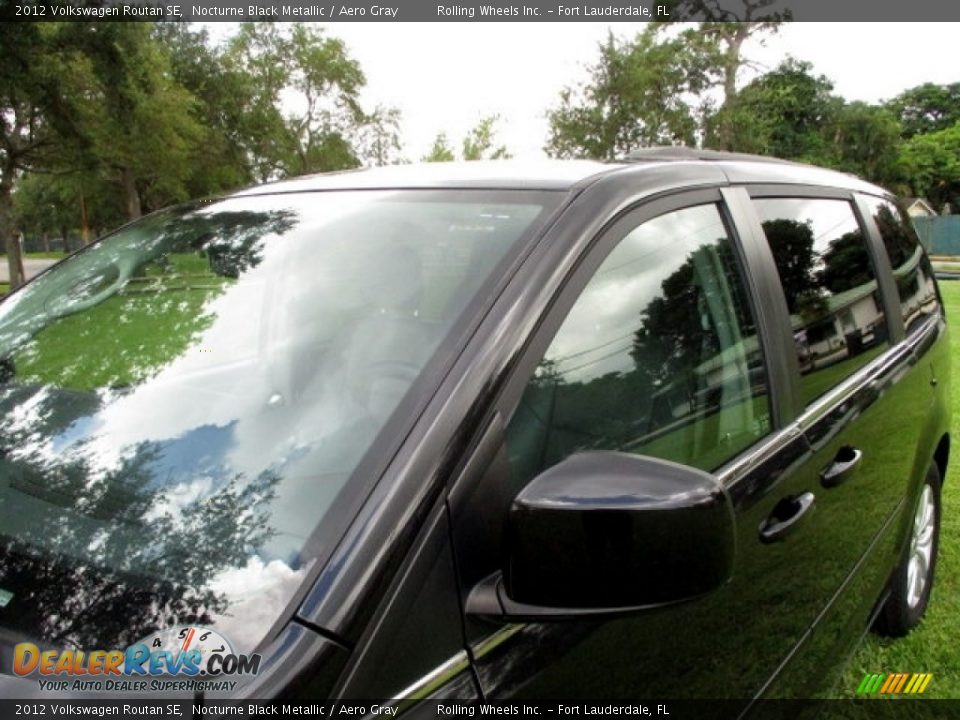 2012 Volkswagen Routan SE Nocturne Black Metallic / Aero Gray Photo #21