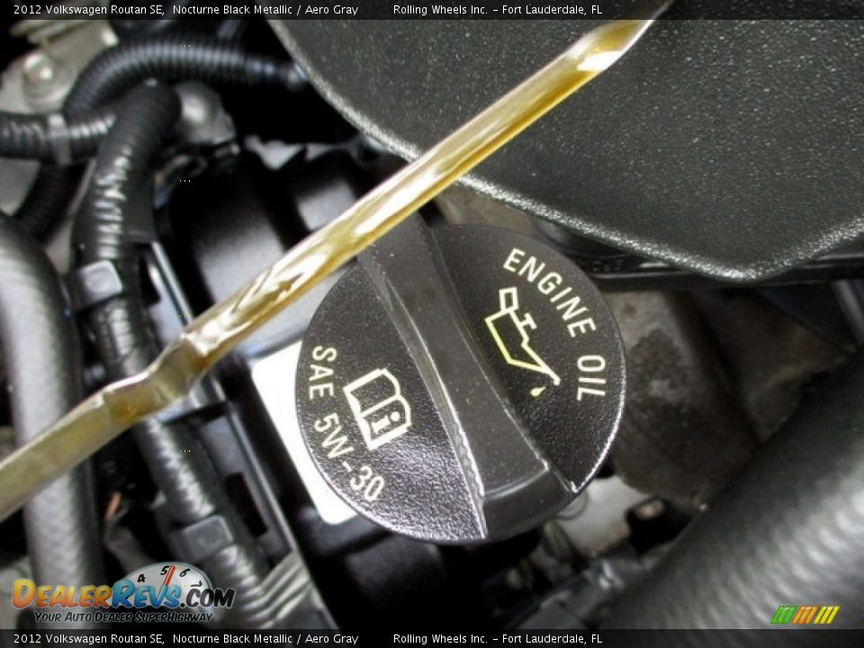 2012 Volkswagen Routan SE Nocturne Black Metallic / Aero Gray Photo #22