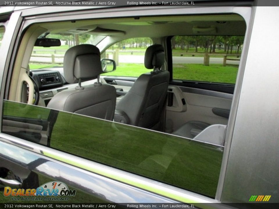 2012 Volkswagen Routan SE Nocturne Black Metallic / Aero Gray Photo #24