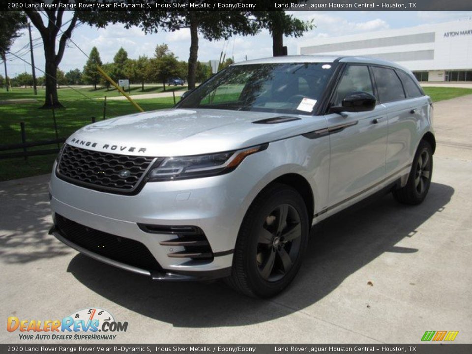 Front 3/4 View of 2020 Land Rover Range Rover Velar R-Dynamic S Photo #10