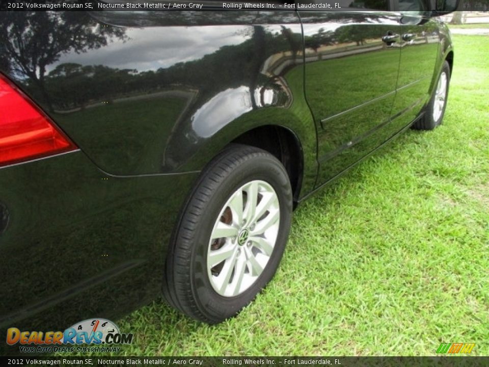2012 Volkswagen Routan SE Nocturne Black Metallic / Aero Gray Photo #27