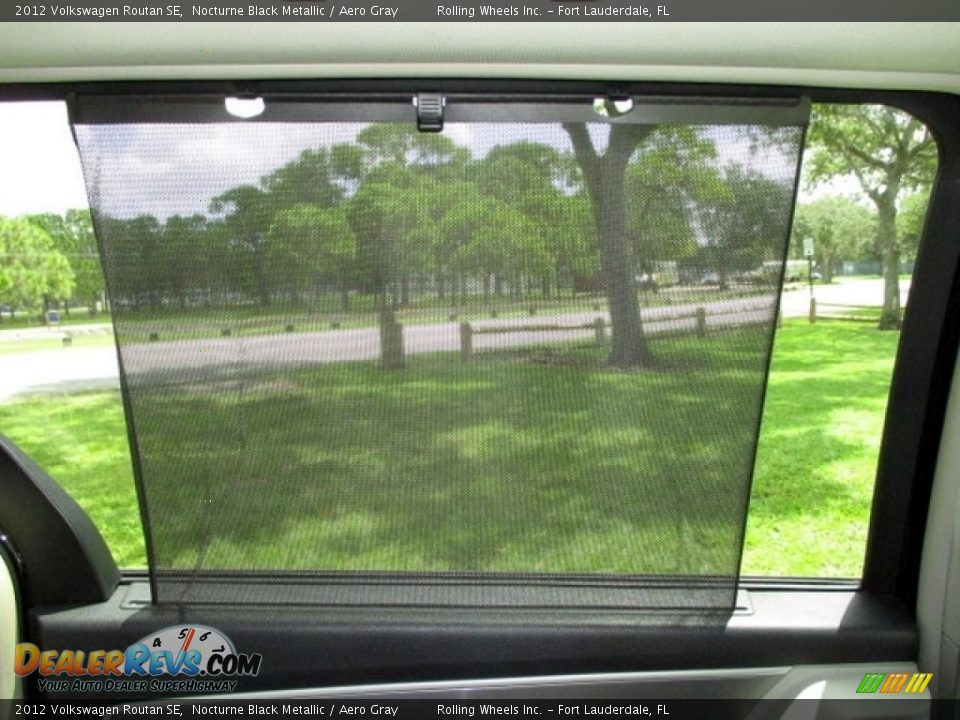 2012 Volkswagen Routan SE Nocturne Black Metallic / Aero Gray Photo #28