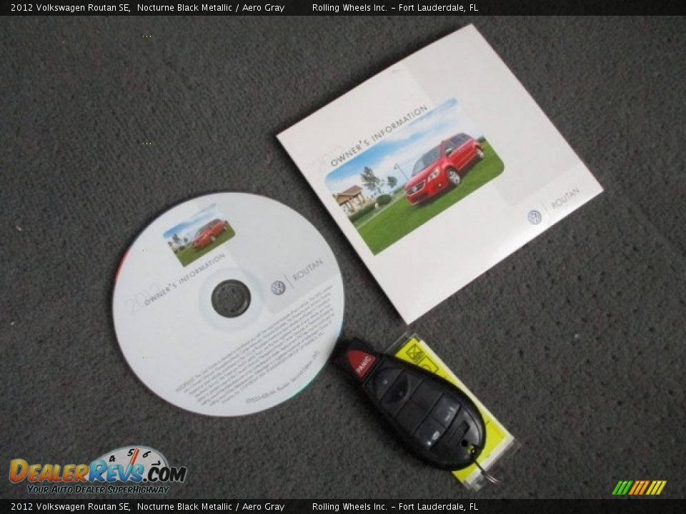 2012 Volkswagen Routan SE Nocturne Black Metallic / Aero Gray Photo #30