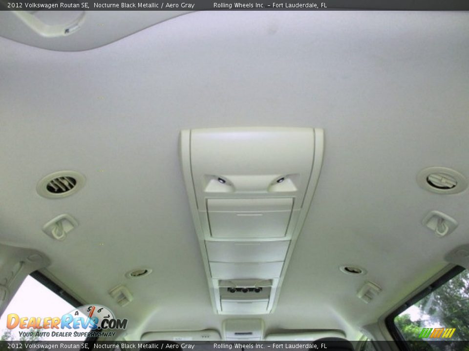 2012 Volkswagen Routan SE Nocturne Black Metallic / Aero Gray Photo #35