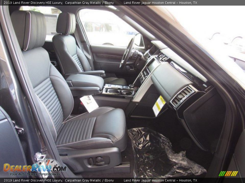 Front Seat of 2019 Land Rover Discovery HSE Luxury Photo #19