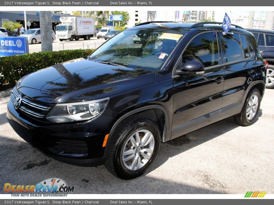 2017 Volkswagen Tiguan S Deep Black Pearl / Charcoal Photo #4