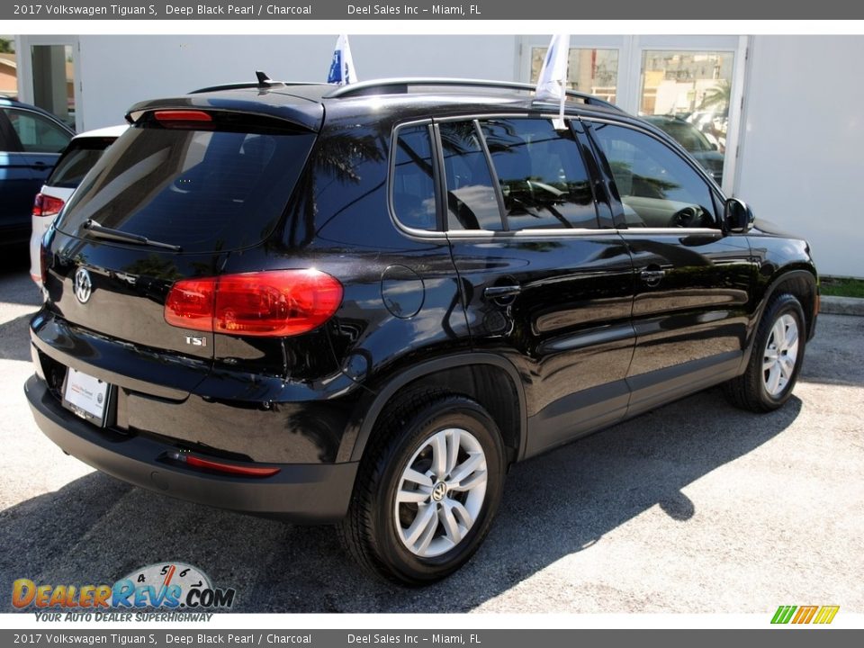 2017 Volkswagen Tiguan S Deep Black Pearl / Charcoal Photo #9