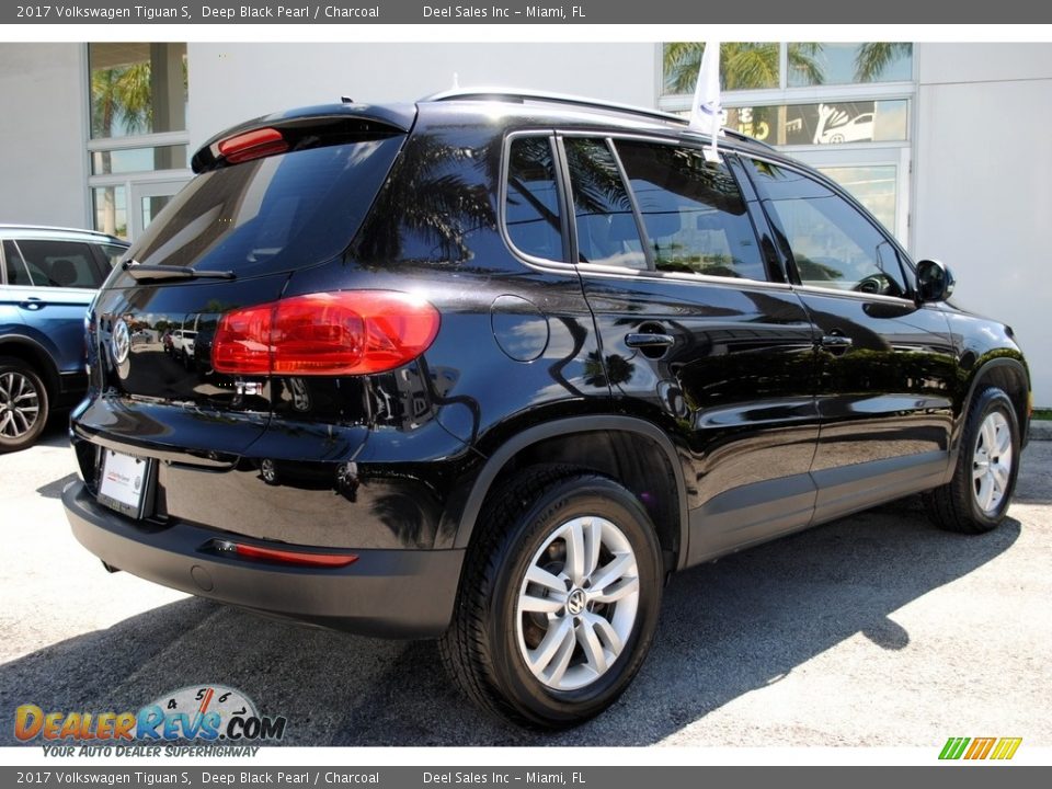 2017 Volkswagen Tiguan S Deep Black Pearl / Charcoal Photo #10