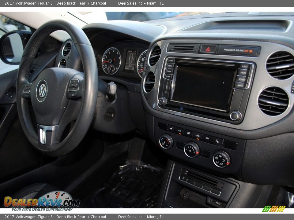 2017 Volkswagen Tiguan S Deep Black Pearl / Charcoal Photo #19