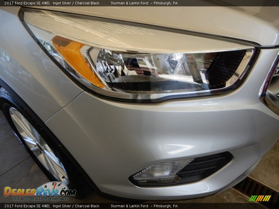 2017 Ford Escape SE 4WD Ingot Silver / Charcoal Black Photo #2