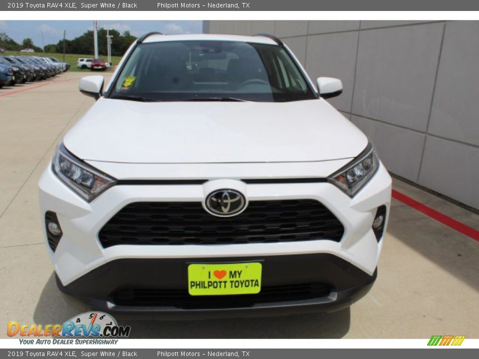 2019 Toyota RAV4 XLE Super White / Black Photo #2