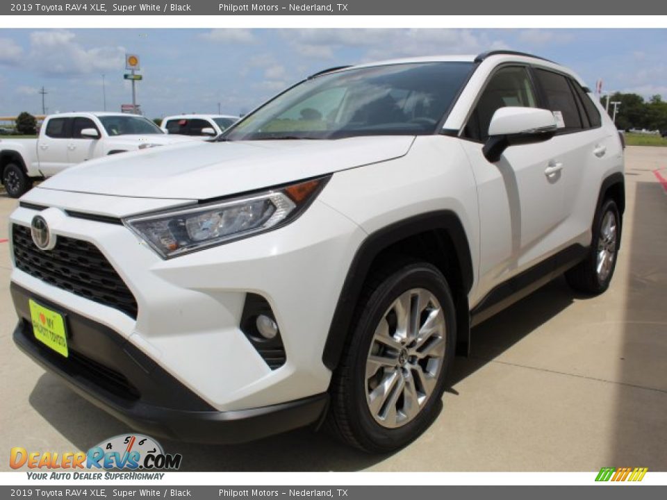 2019 Toyota RAV4 XLE Super White / Black Photo #3