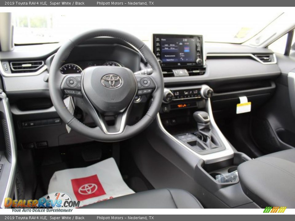 2019 Toyota RAV4 XLE Super White / Black Photo #21