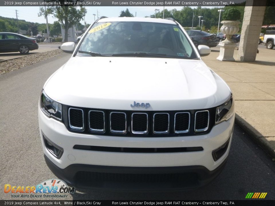 2019 Jeep Compass Latitude 4x4 White / Black/Ski Gray Photo #4