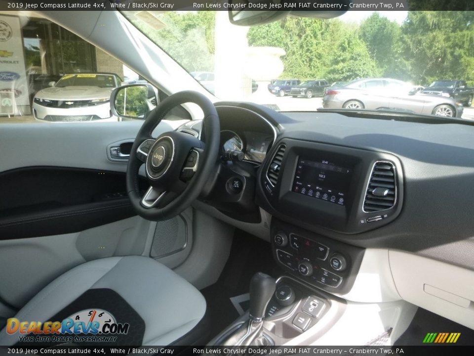 2019 Jeep Compass Latitude 4x4 White / Black/Ski Gray Photo #12