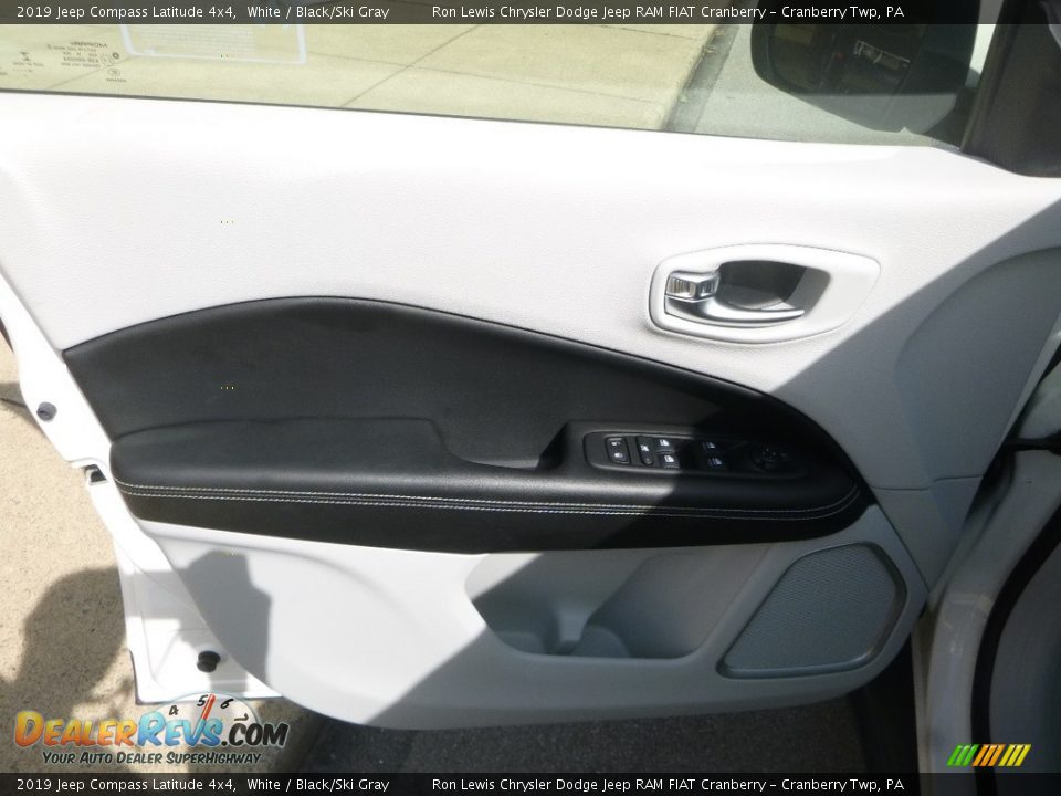 2019 Jeep Compass Latitude 4x4 White / Black/Ski Gray Photo #14