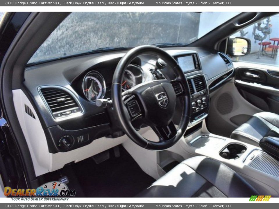 2018 Dodge Grand Caravan SXT Black Onyx Crystal Pearl / Black/Light Graystone Photo #10