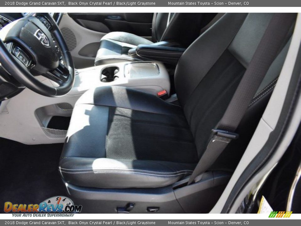 2018 Dodge Grand Caravan SXT Black Onyx Crystal Pearl / Black/Light Graystone Photo #11