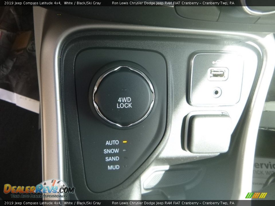 2019 Jeep Compass Latitude 4x4 White / Black/Ski Gray Photo #20