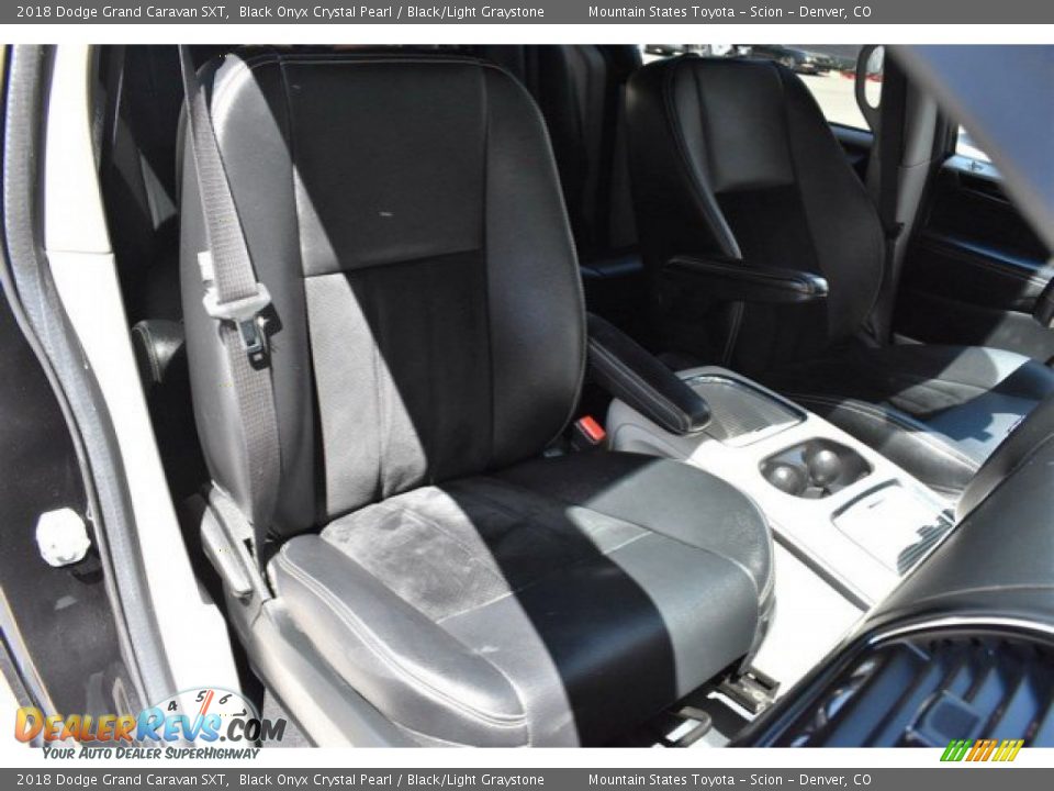 2018 Dodge Grand Caravan SXT Black Onyx Crystal Pearl / Black/Light Graystone Photo #18