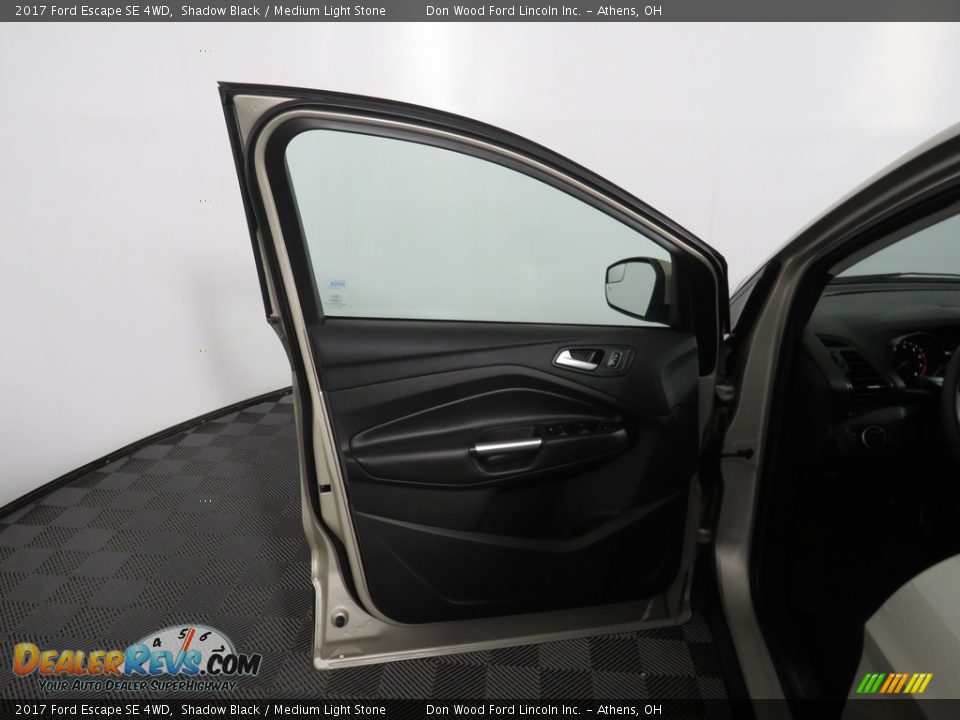 2017 Ford Escape SE 4WD Shadow Black / Medium Light Stone Photo #16