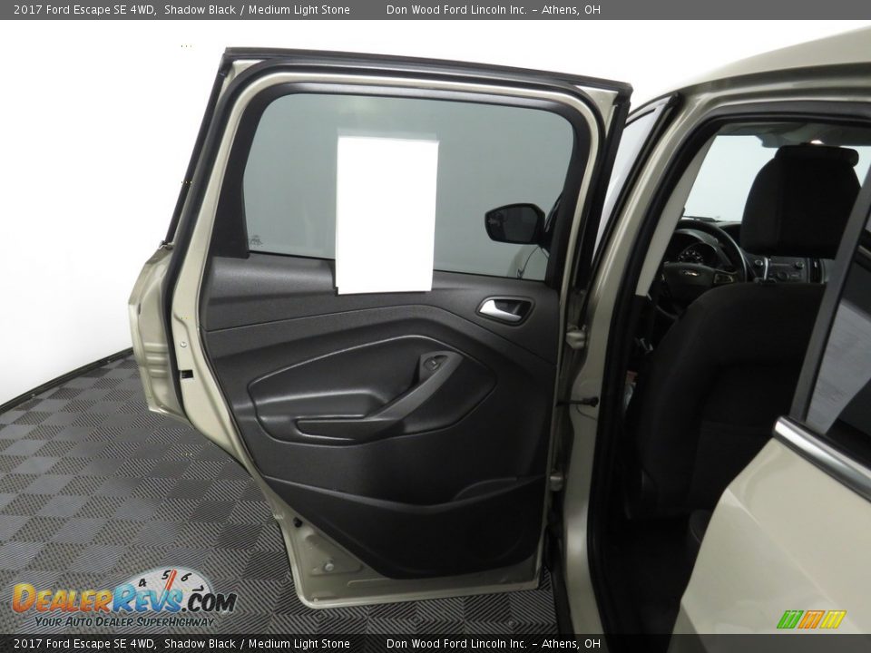 2017 Ford Escape SE 4WD Shadow Black / Medium Light Stone Photo #20