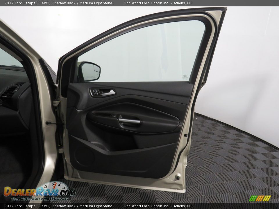 2017 Ford Escape SE 4WD Shadow Black / Medium Light Stone Photo #24