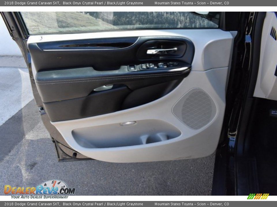 2018 Dodge Grand Caravan SXT Black Onyx Crystal Pearl / Black/Light Graystone Photo #25