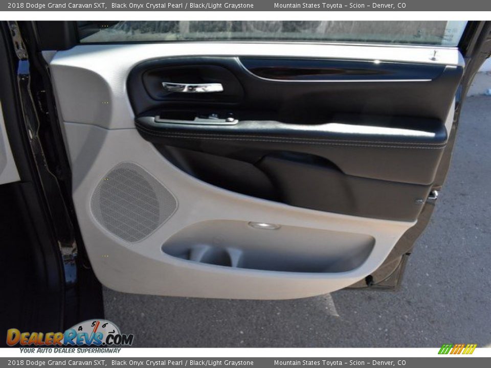 2018 Dodge Grand Caravan SXT Black Onyx Crystal Pearl / Black/Light Graystone Photo #26