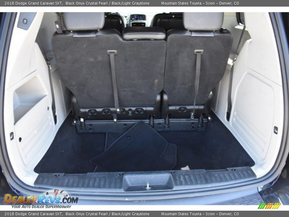 2018 Dodge Grand Caravan SXT Black Onyx Crystal Pearl / Black/Light Graystone Photo #27