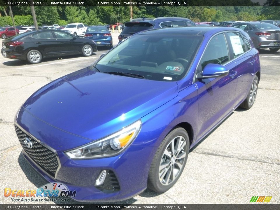 Front 3/4 View of 2019 Hyundai Elantra GT  Photo #5