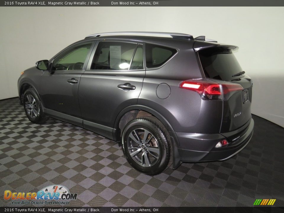 2016 Toyota RAV4 XLE Magnetic Gray Metallic / Black Photo #10