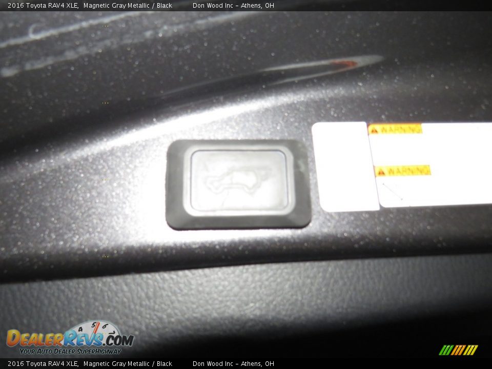 2016 Toyota RAV4 XLE Magnetic Gray Metallic / Black Photo #17