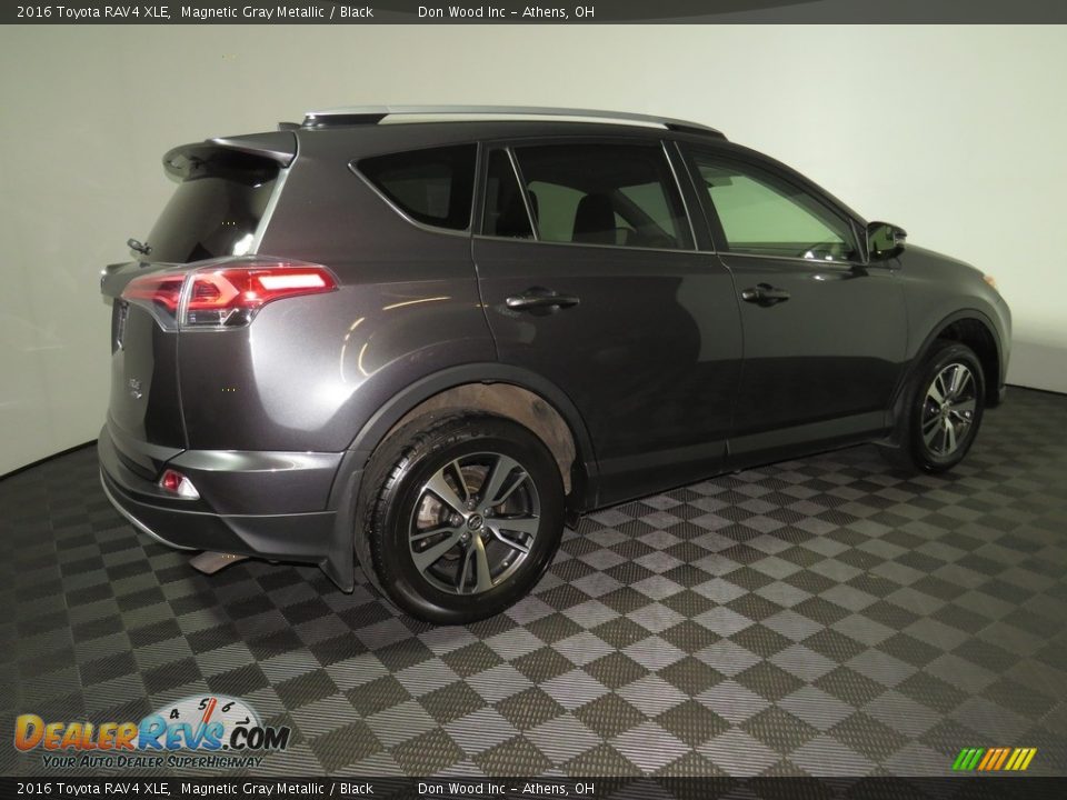 2016 Toyota RAV4 XLE Magnetic Gray Metallic / Black Photo #18
