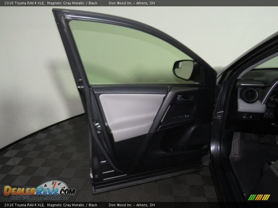 2016 Toyota RAV4 XLE Magnetic Gray Metallic / Black Photo #20