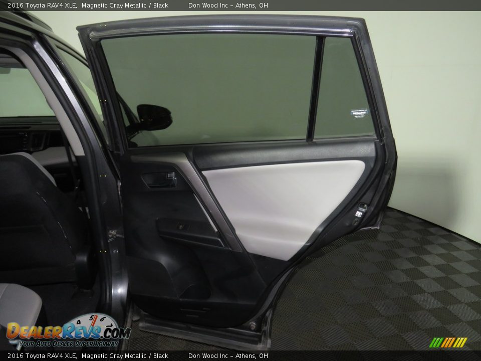 2016 Toyota RAV4 XLE Magnetic Gray Metallic / Black Photo #26