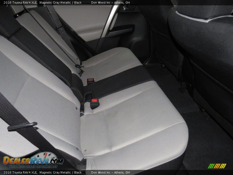 2016 Toyota RAV4 XLE Magnetic Gray Metallic / Black Photo #27