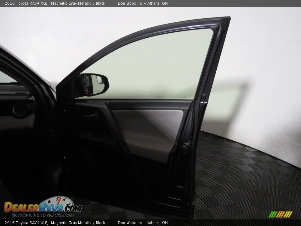 2016 Toyota RAV4 XLE Magnetic Gray Metallic / Black Photo #28