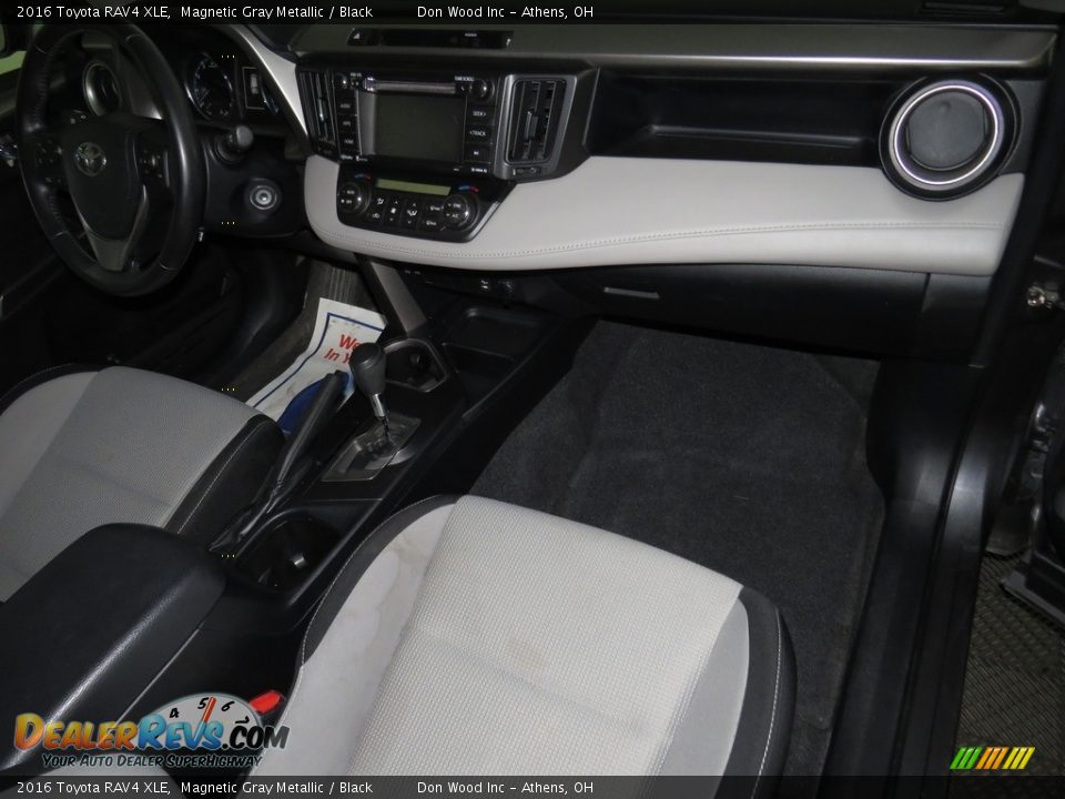 2016 Toyota RAV4 XLE Magnetic Gray Metallic / Black Photo #30
