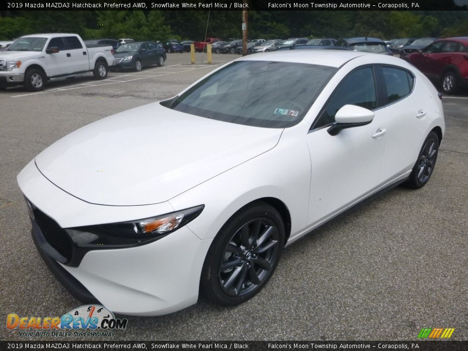 Front 3/4 View of 2019 Mazda MAZDA3 Hatchback Preferred AWD Photo #5